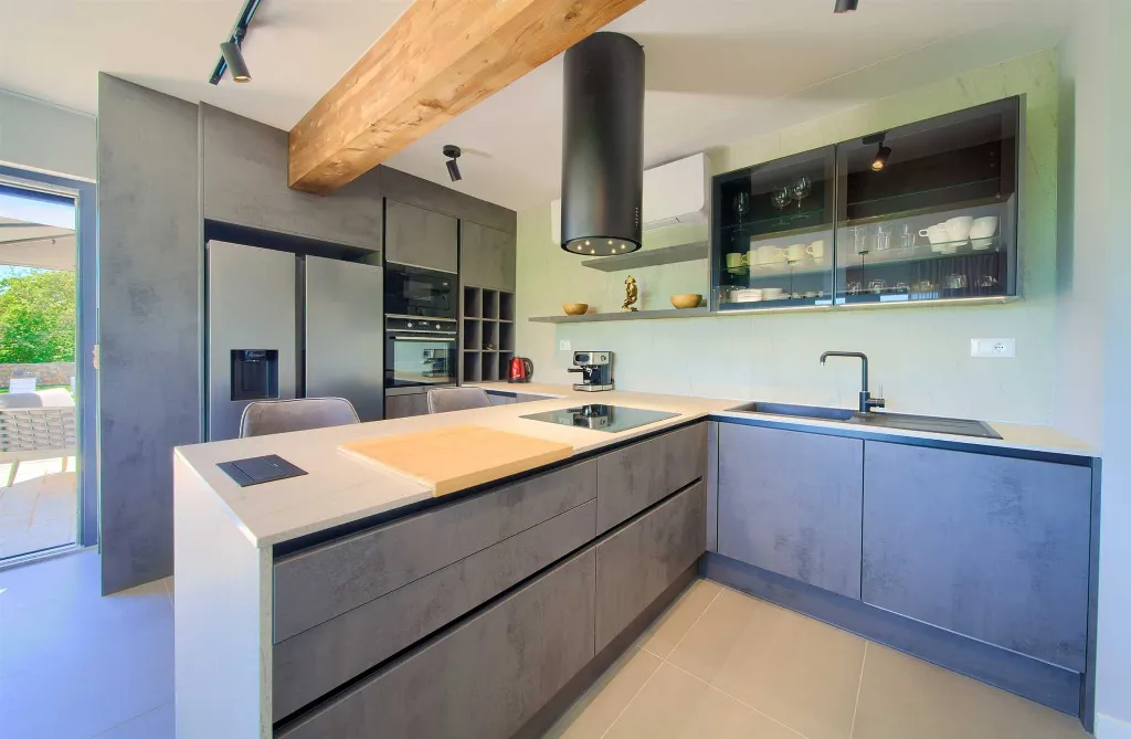 Vrh Luxury Villa for 12 with Heated Pool & Sauna