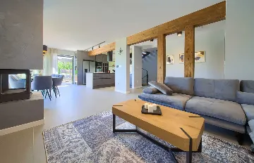 Vrh Luxury Villa for 12 with Heated Pool & Sauna