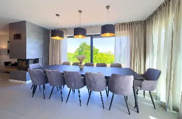 Vrh Luxury Villa for 12 with Heated Pool & Sauna