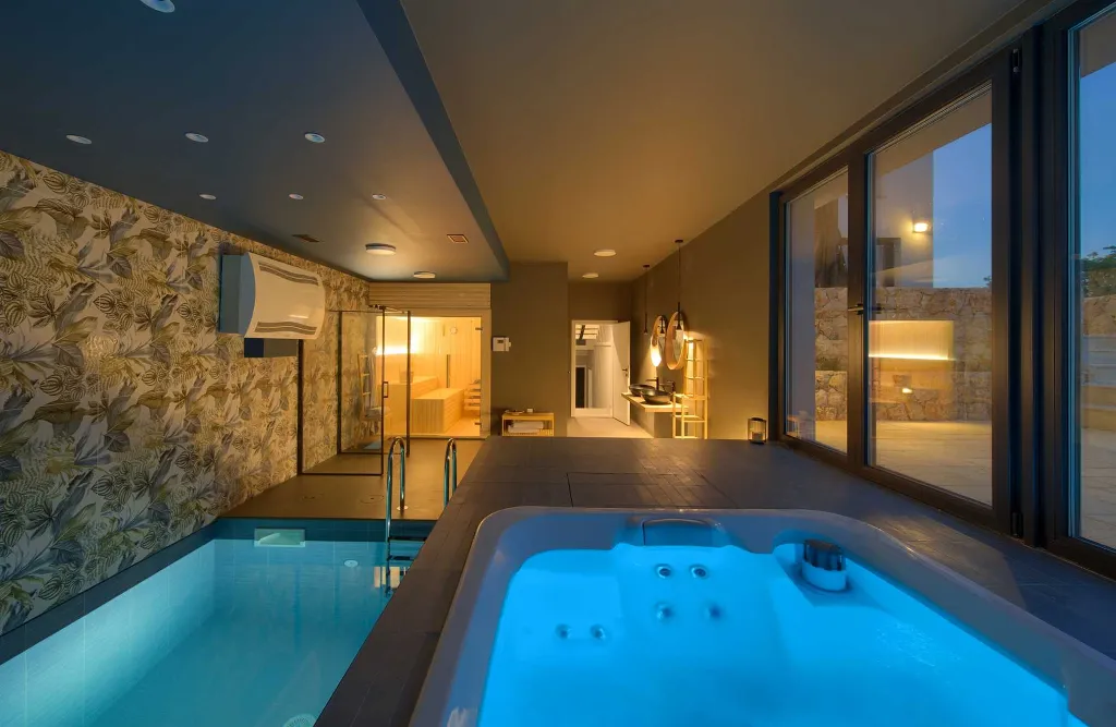 Vrh Luxury Villa for 12 with Heated Pool & Sauna