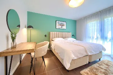 Vrh Luxury Villa for 12 with Heated Pool & Sauna