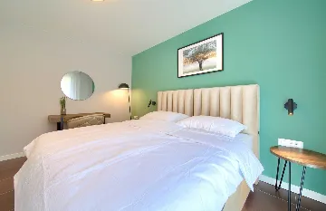 Vrh Luxury Villa for 12 with Heated Pool & Sauna