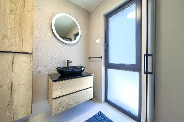 Vrh Luxury Villa for 12 with Heated Pool & Sauna