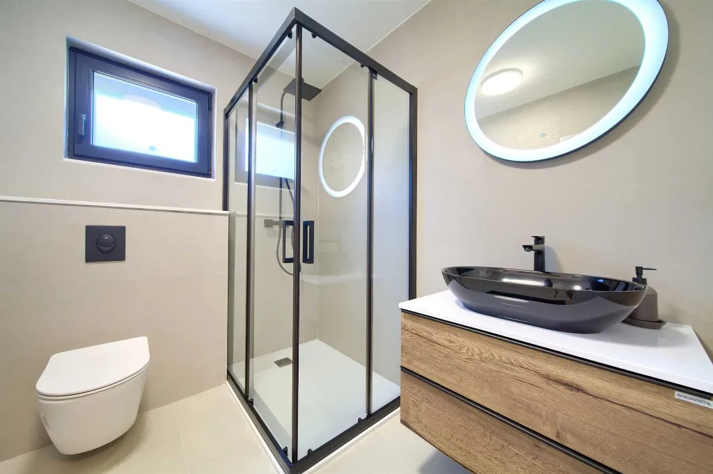 Vrh Luxury Villa for 12 with Heated Pool & Sauna