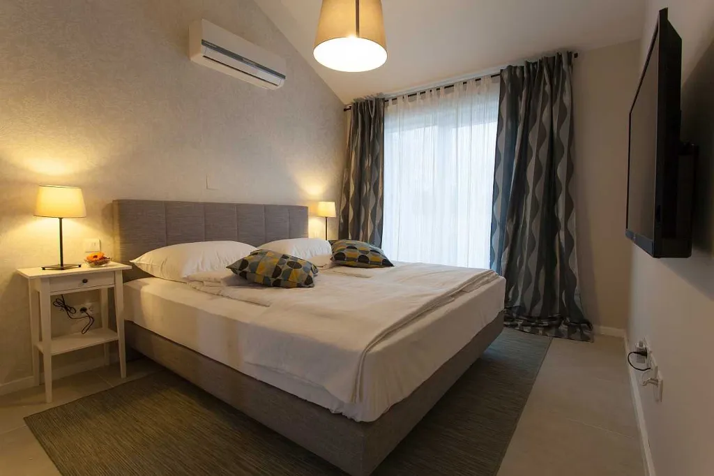 Villa in Kras with Private Pool for 11 Guests