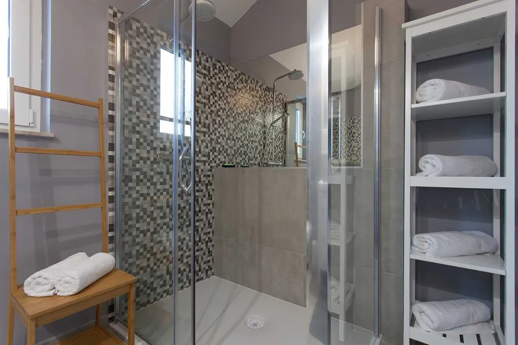 Villa in Kras with Private Pool for 11 Guests