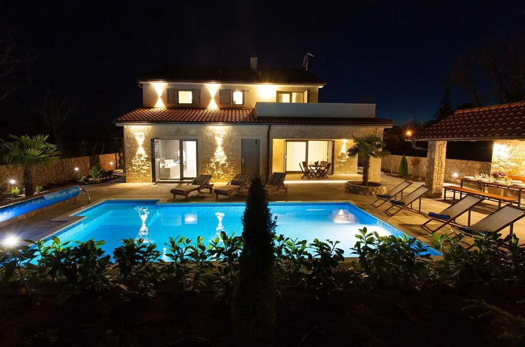 Villa in Kras with Private Pool for 11 Guests