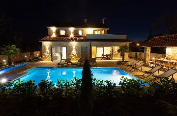 Villa in Kras with Private Pool for 11 Guests