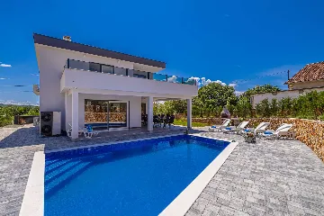 4-Bedroom Villa with Private Pool in Žgaljići