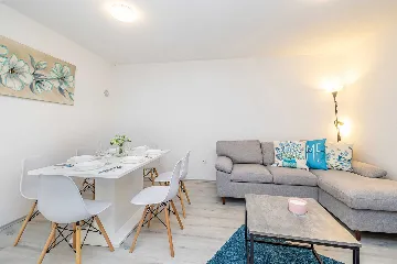 House in Kras for up to 5 with Private Pool