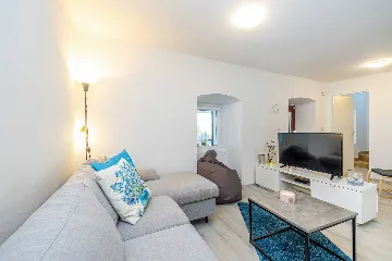 House in Kras for up to 5 with Private Pool