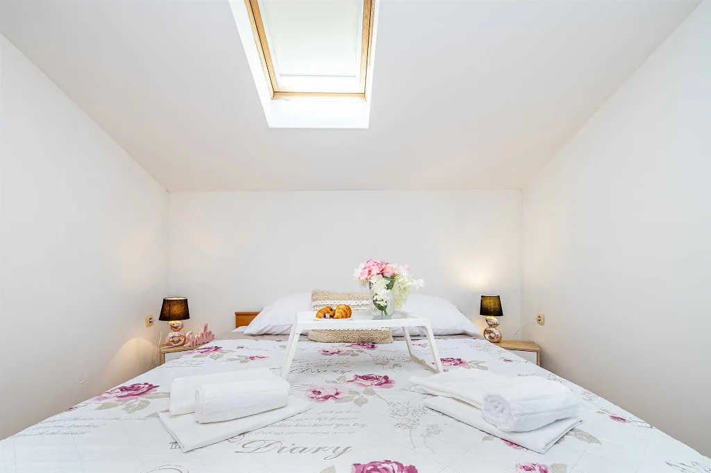 House in Kras for up to 5 with Private Pool