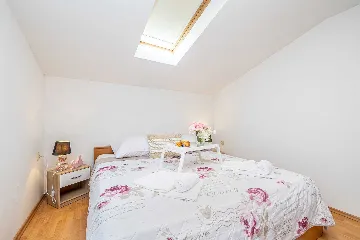 House in Kras for up to 5 with Private Pool