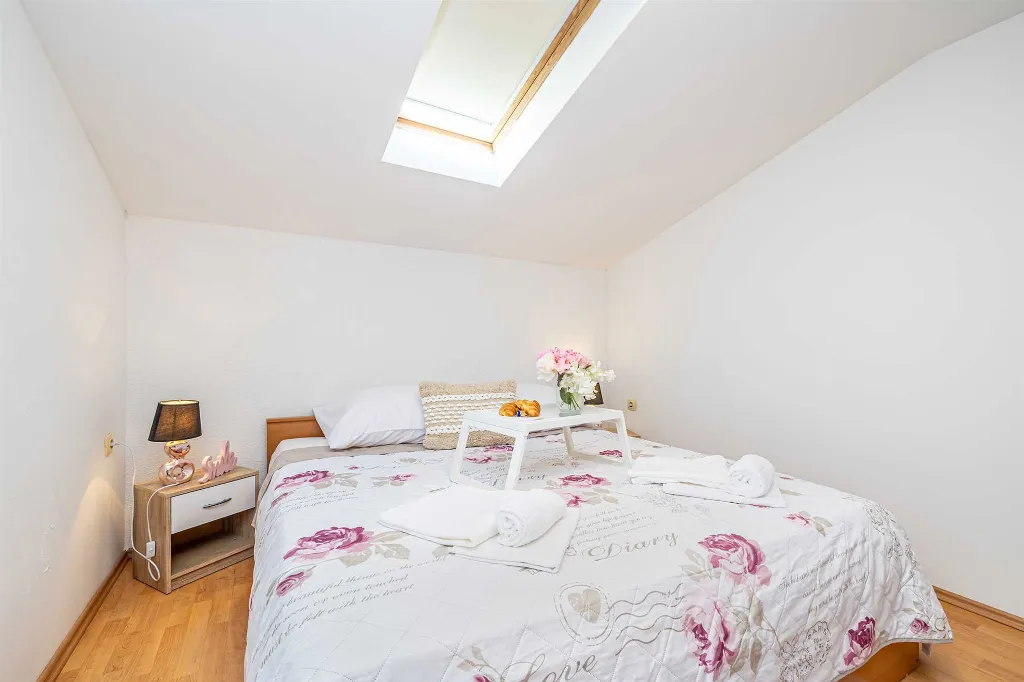 House in Kras for up to 5 with Private Pool