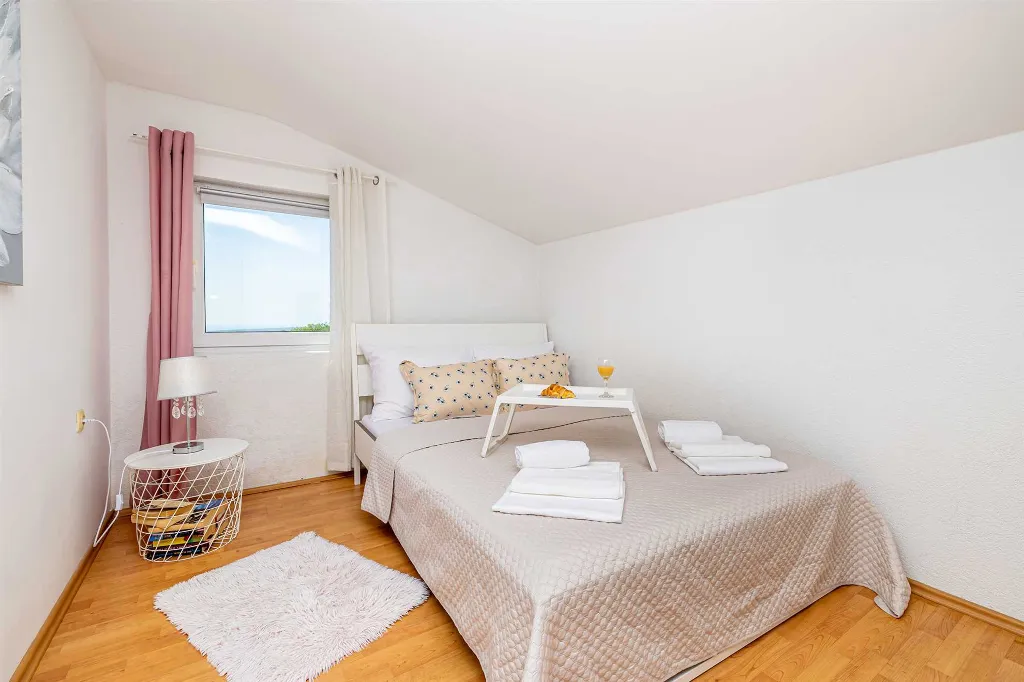House in Kras for up to 5 with Private Pool