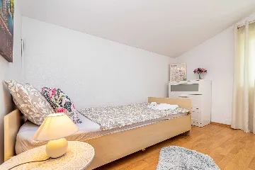 House in Kras for up to 5 with Private Pool