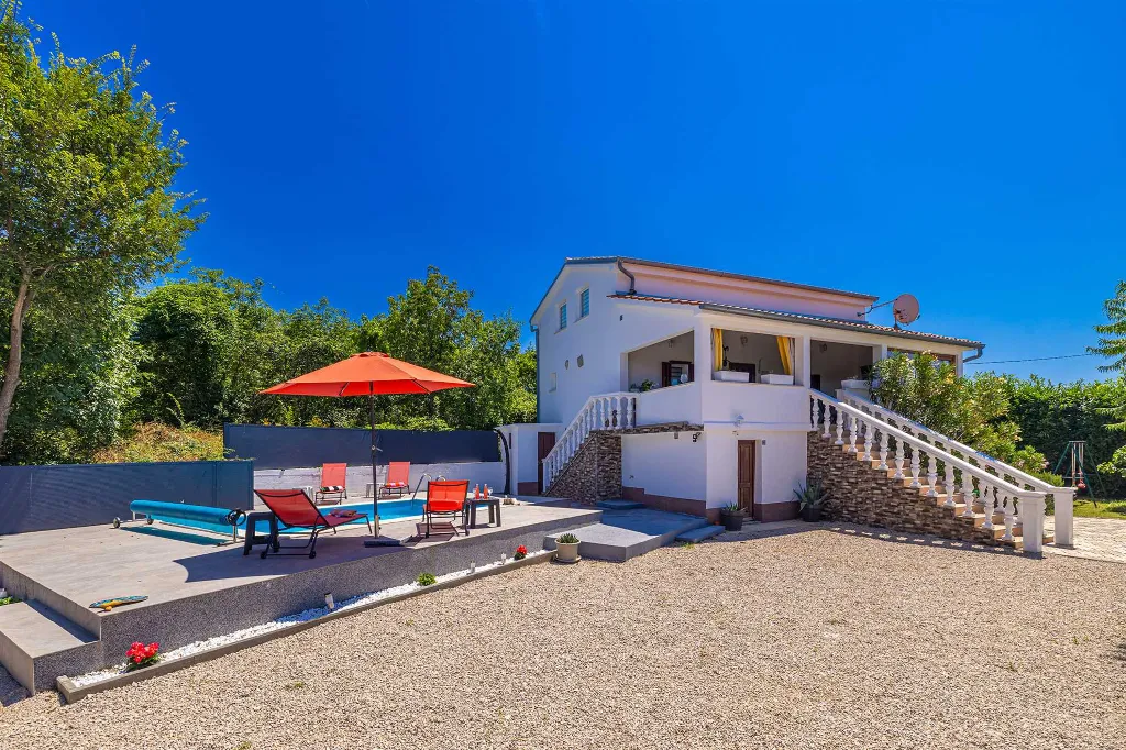 House in Kras for up to 5 with Private Pool