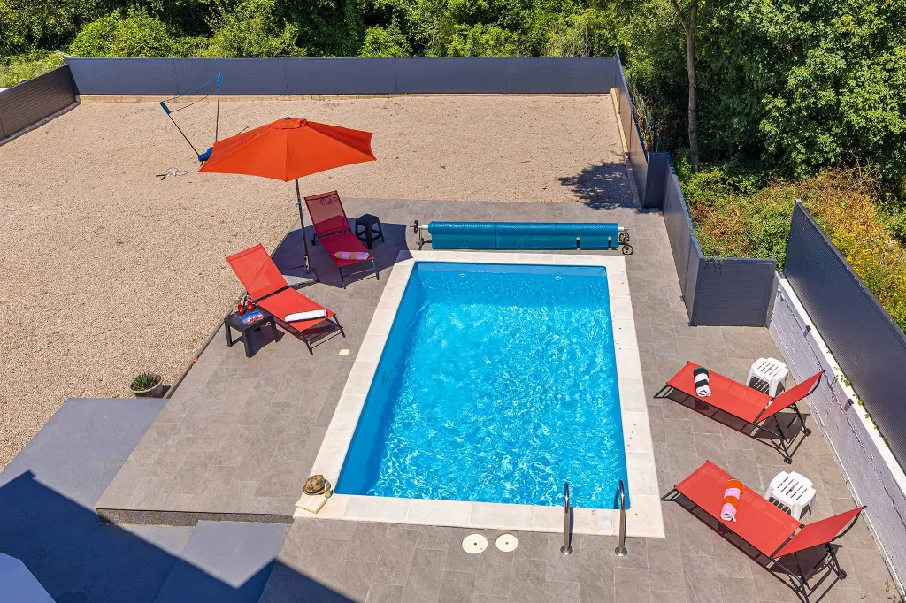 House in Kras for up to 5 with Private Pool