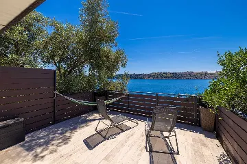 Seafront House for 2 Guests in Omišalj