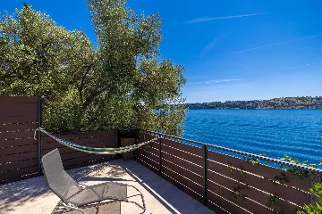Seafront House for 2 Guests in Omišalj