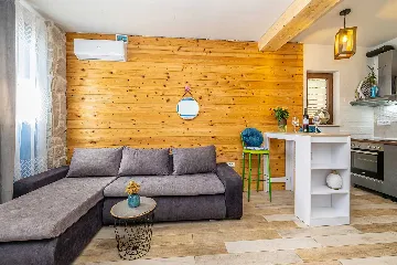 Seafront House for 2 Guests in Omišalj