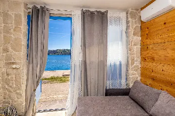 Seafront House for 2 Guests in Omišalj