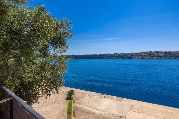 Seafront House for 2 Guests in Omišalj