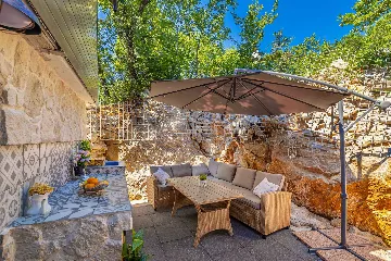 Seafront House for 2 Guests in Omišalj