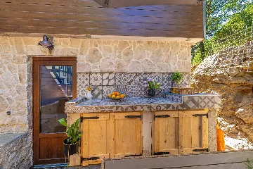 Seafront House for 2 Guests in Omišalj