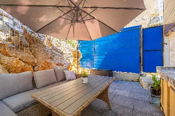 Seafront House for 2 Guests in Omišalj