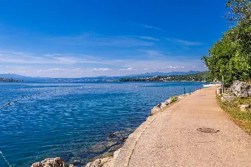 Seafront House for 2 Guests in Omišalj