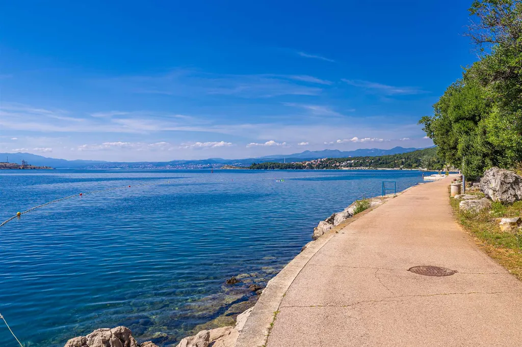 Seafront House for 2 Guests in Omišalj