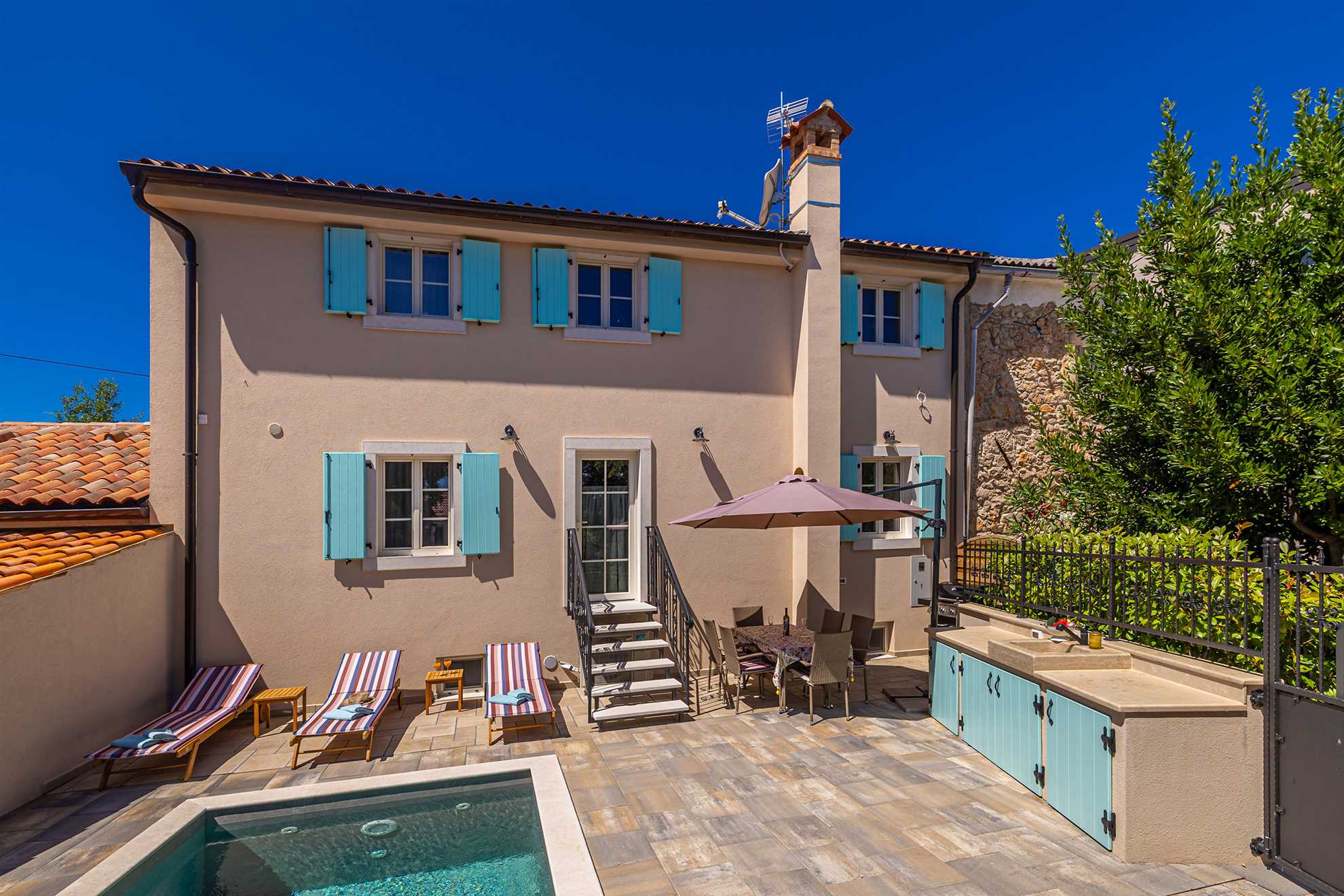 Villa MAVRA con piscina privata