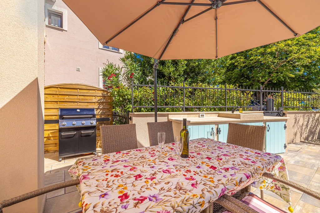 Risika Villa with Private Pool for 6–7 Guests