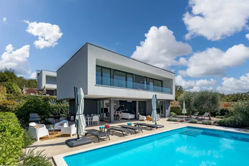 4-Bedroom Villa with Heated Pool in Sveti Vid Miholjice
