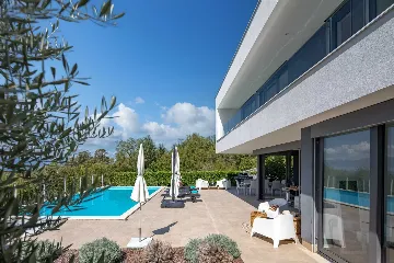 4-Bedroom Villa with Heated Pool in Sveti Vid Miholjice