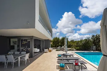 4-Bedroom Villa with Heated Pool in Sveti Vid Miholjice