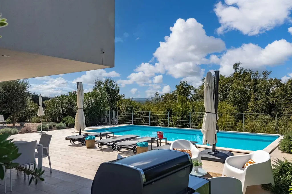 4-Bedroom Villa with Heated Pool in Sveti Vid Miholjice