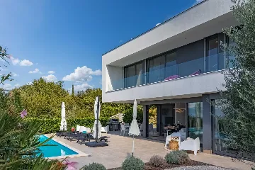 4-Bedroom Villa with Heated Pool in Sveti Vid Miholjice