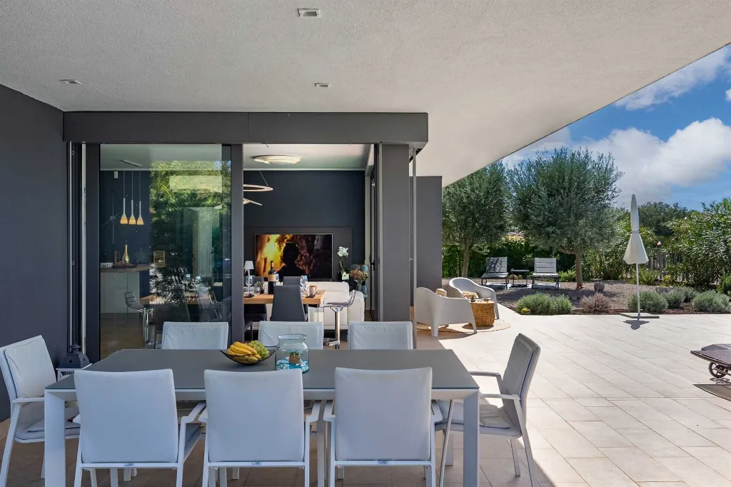 4-Bedroom Villa with Heated Pool in Sveti Vid Miholjice