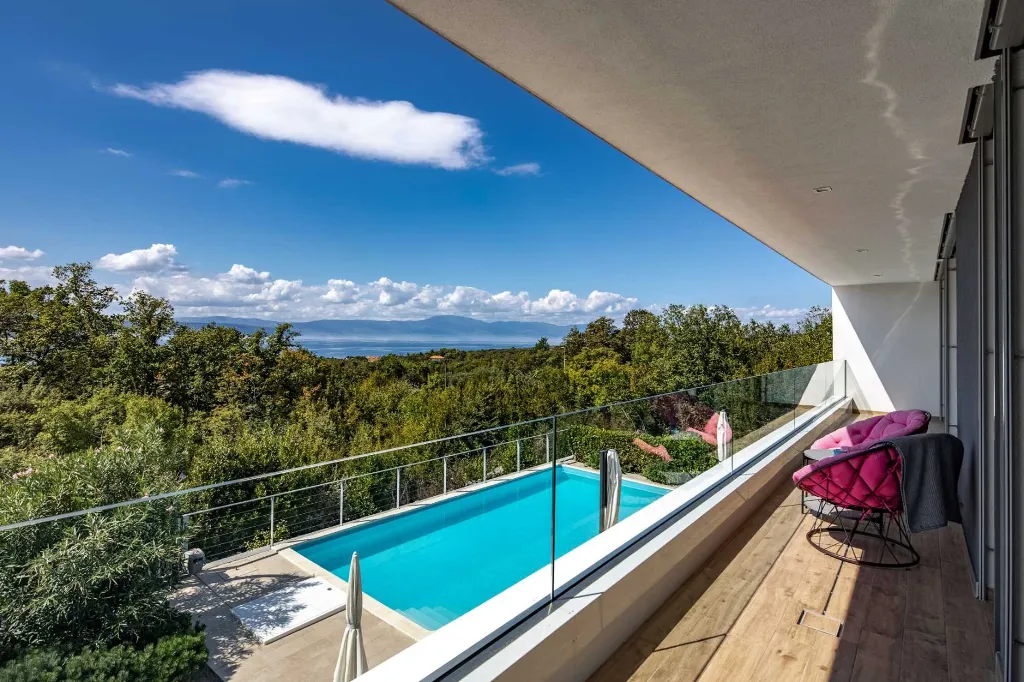 4-Bedroom Villa with Heated Pool in Sveti Vid Miholjice