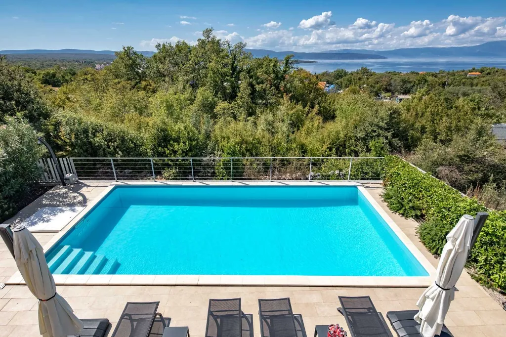 4-Bedroom Villa with Heated Pool in Sveti Vid Miholjice