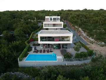 4-Bedroom Villa with Heated Pool in Sveti Vid Miholjice