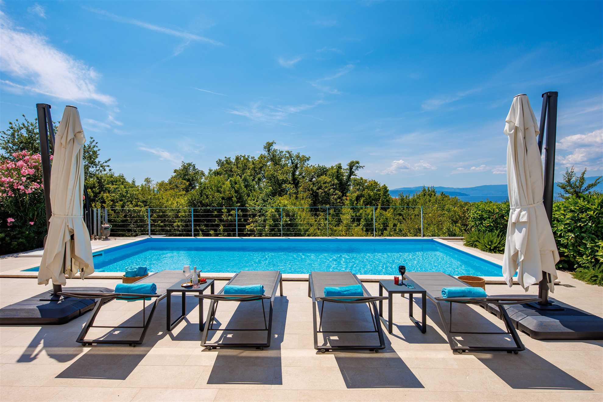 Villa LUXOR mit beheiztem Pool