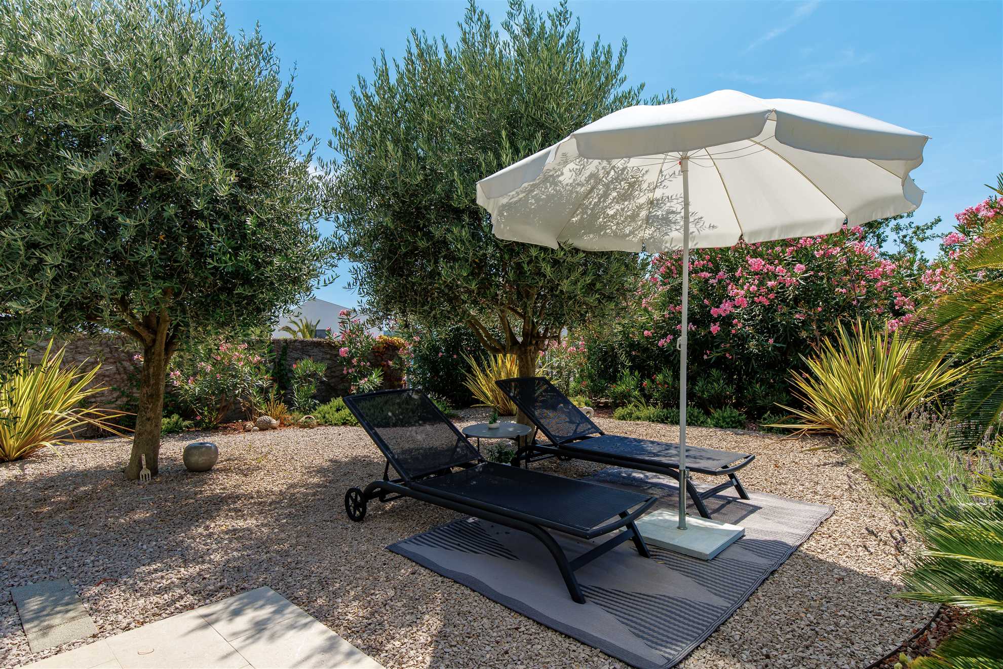 Villa LUXOR mit beheiztem Pool
