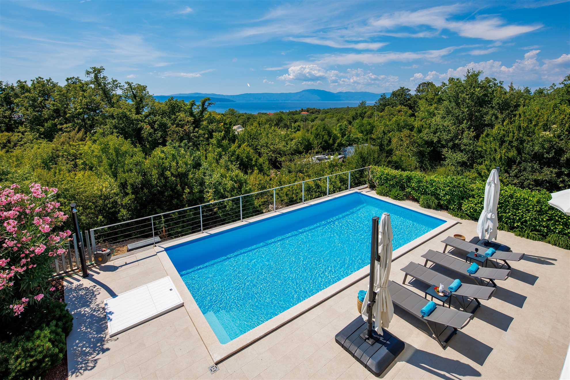Villa LUXOR mit beheiztem Pool