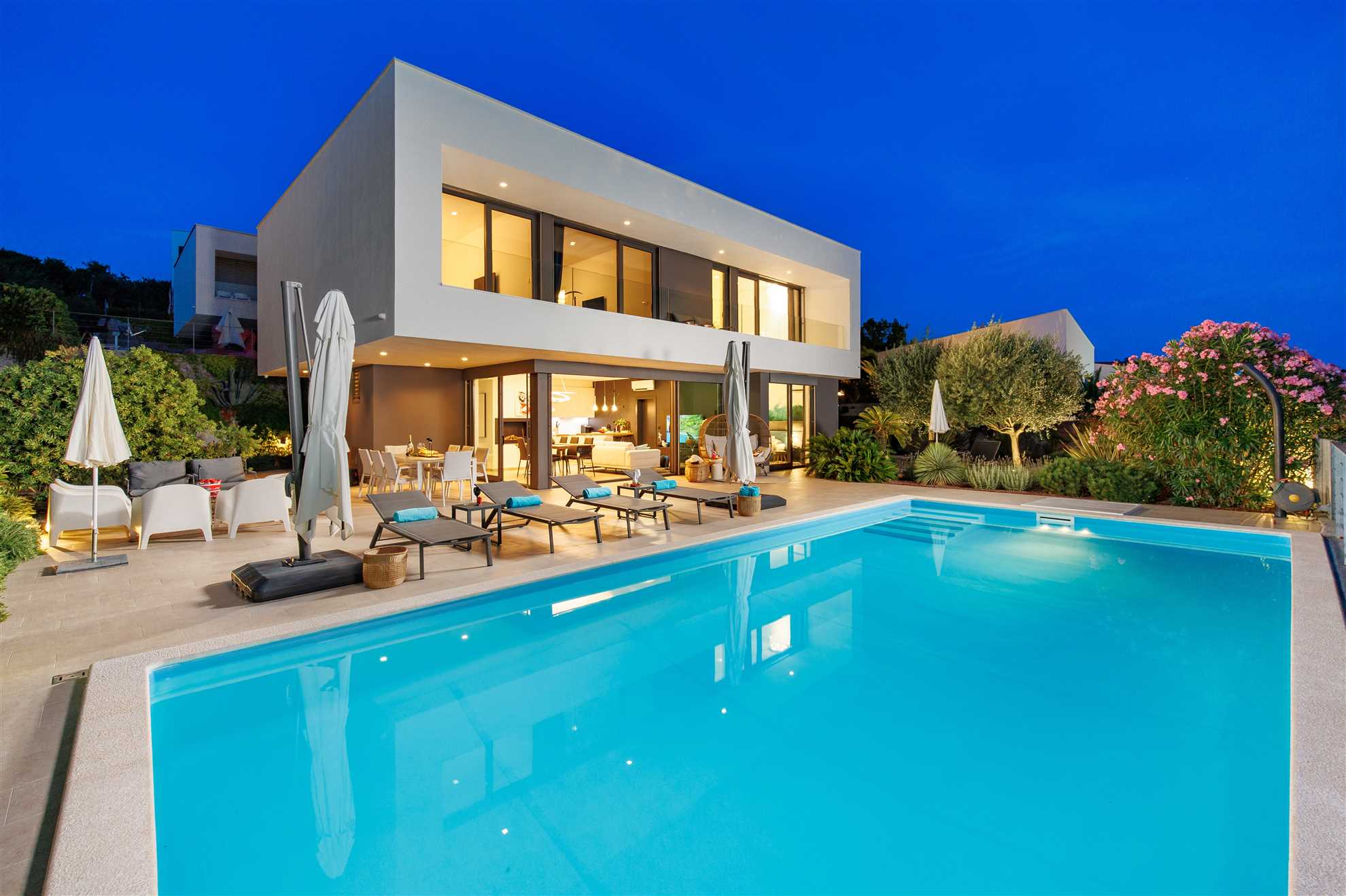 Villa LUXOR mit beheiztem Pool