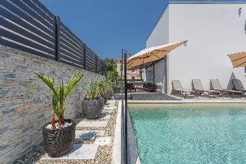 Malinska Apartment with Private Outdoor Pool