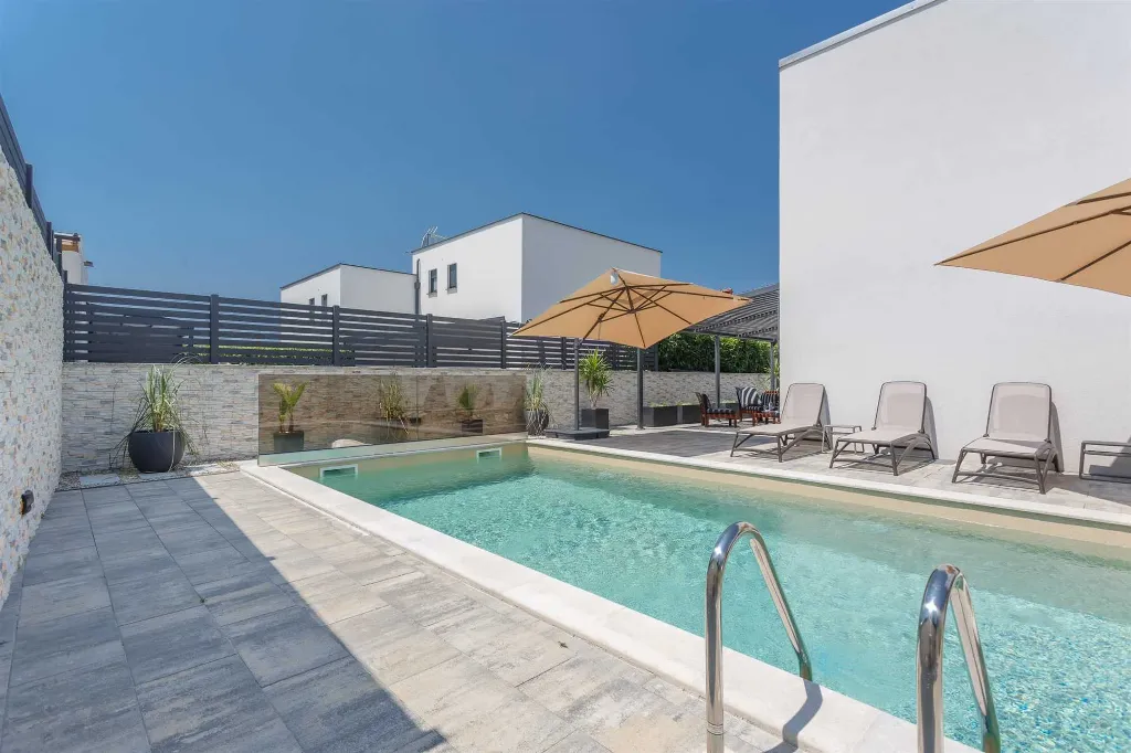Malinska Apartment with Private Outdoor Pool