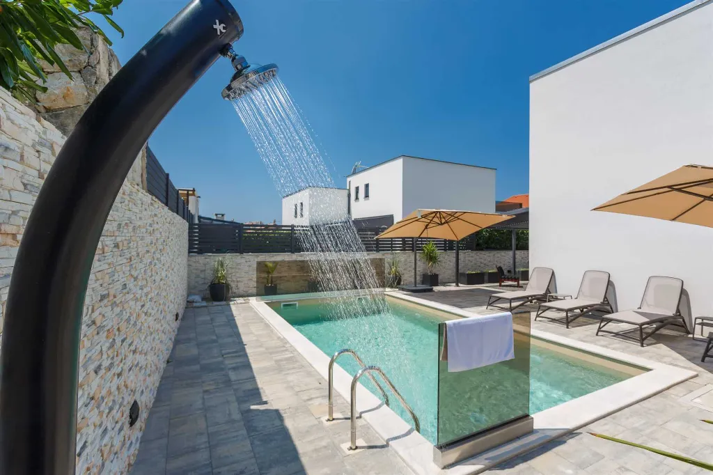 Malinska Apartment with Private Outdoor Pool